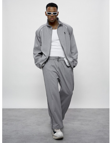 Мужской спортивный костюм для активного образа жизни.