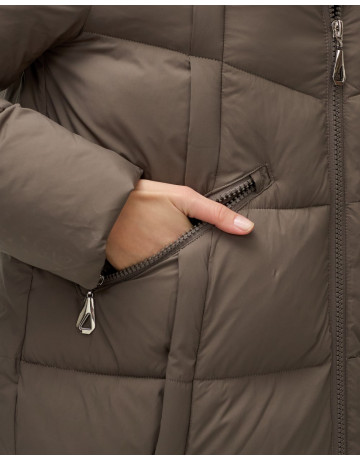 Длинный женский пуховик с капюшоном для зимы