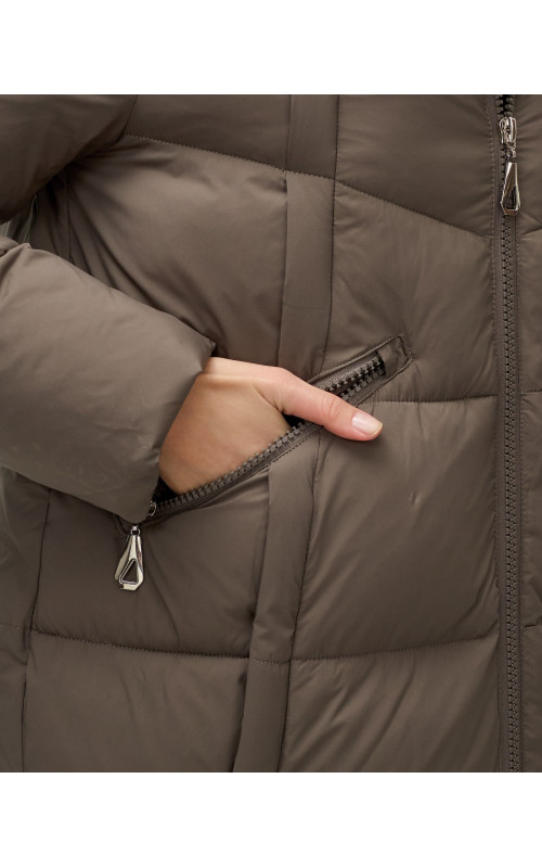 Длинный женский пуховик с капюшоном для зимы