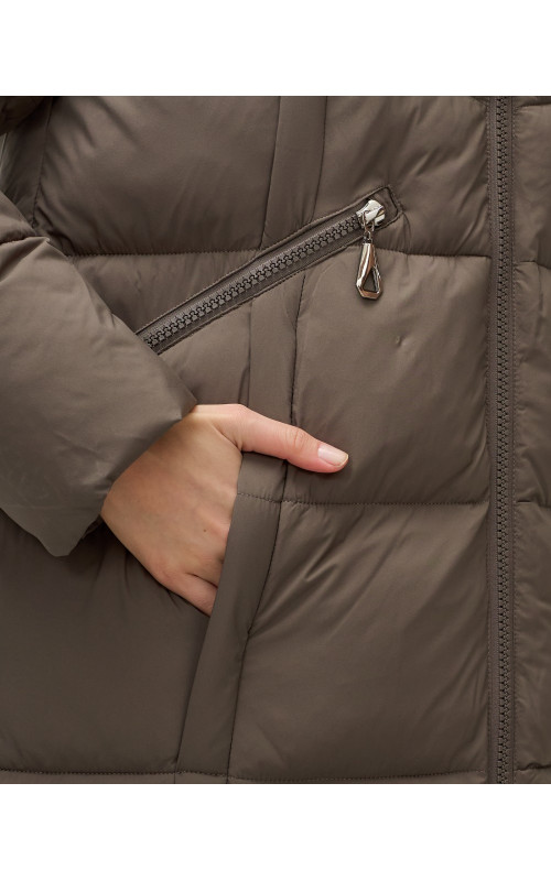 Длинный женский пуховик с капюшоном для зимы