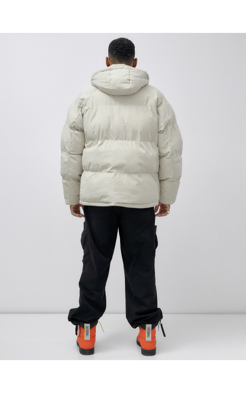 Мужская зимняя куртка свободного кроя для активного отдыха.