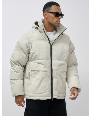 Мужская зимняя куртка свободного кроя для активного отдыха.