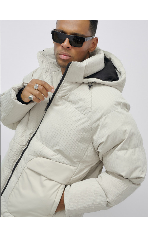 Мужская зимняя куртка свободного кроя для активного отдыха.