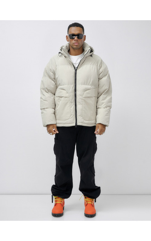 Мужская зимняя куртка свободного кроя для активного отдыха.