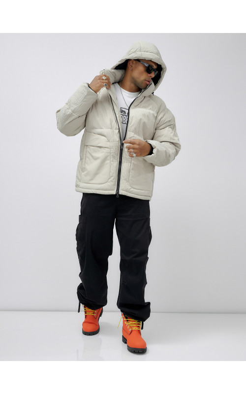 Мужская зимняя куртка свободного кроя для активного отдыха.