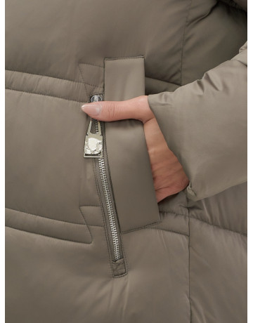 Длинный женский пуховик с капюшоном для зимы