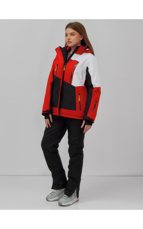 Женский горнолыжный костюм для активного отдыха.