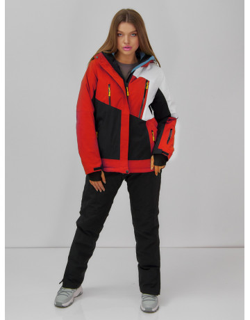 Женский горнолыжный костюм для активного отдыха.