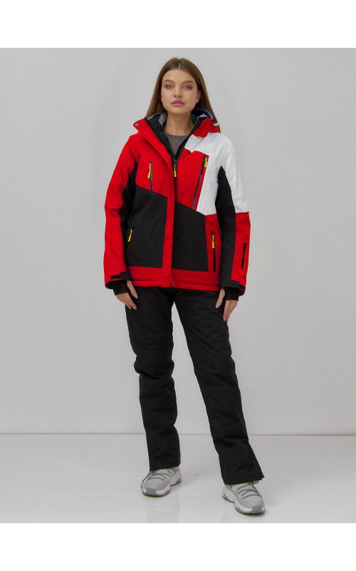 Женский горнолыжный костюм для активного отдыха.