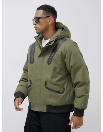 Мужская зимняя куртка с глубоким капюшоном.