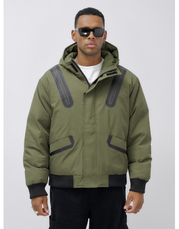 Мужская зимняя куртка с глубоким капюшоном.