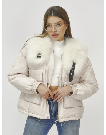 Зимний женский бомбер с меховой опушкой.