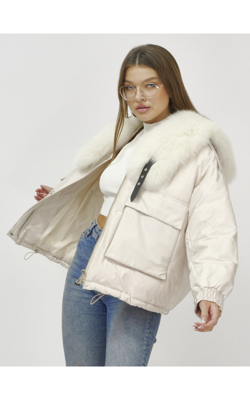 Зимний женский бомбер с меховой опушкой.