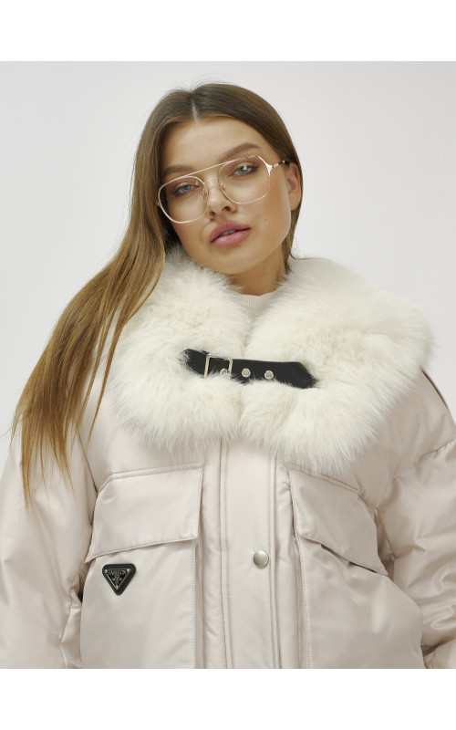 Зимний женский бомбер с меховой опушкой.