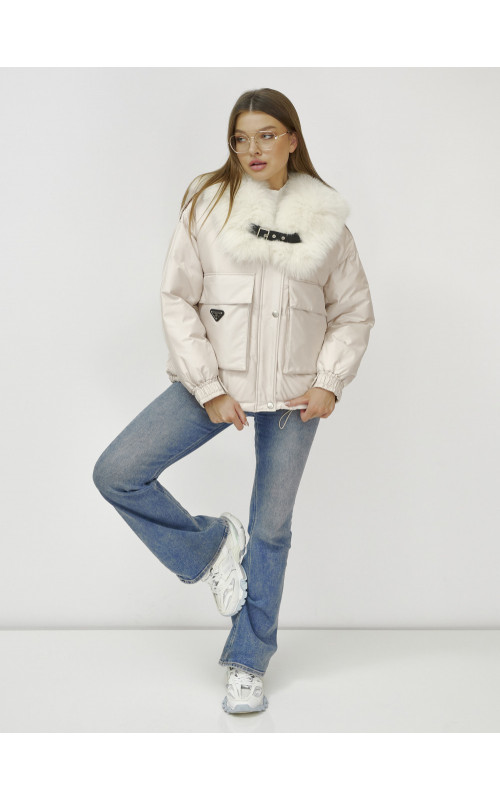 Зимний женский бомбер с меховой опушкой.