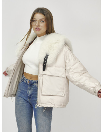 Зимний женский бомбер с меховой опушкой.