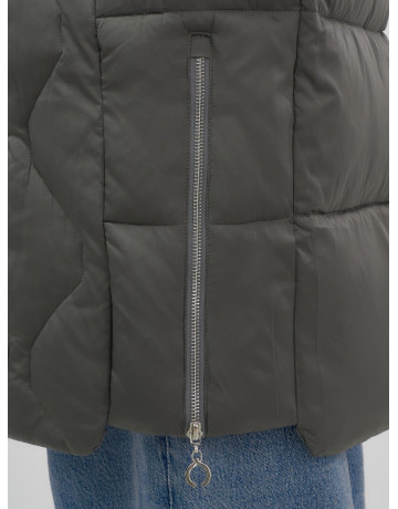 Длинный зимний пуховик с мехом песца.