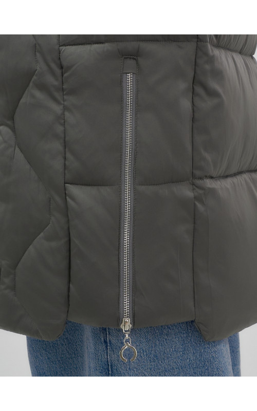 Длинный зимний пуховик с мехом песца.