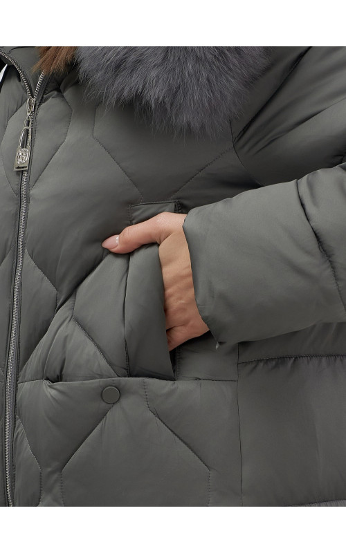 Длинный зимний пуховик с мехом песца.