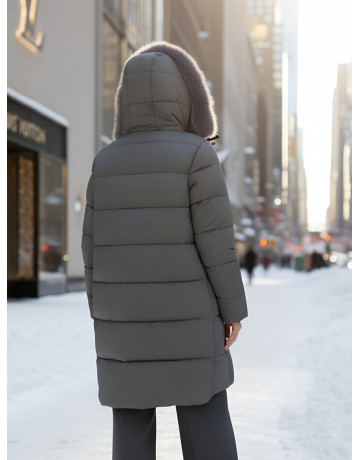 Длинный зимний пуховик с мехом песца.