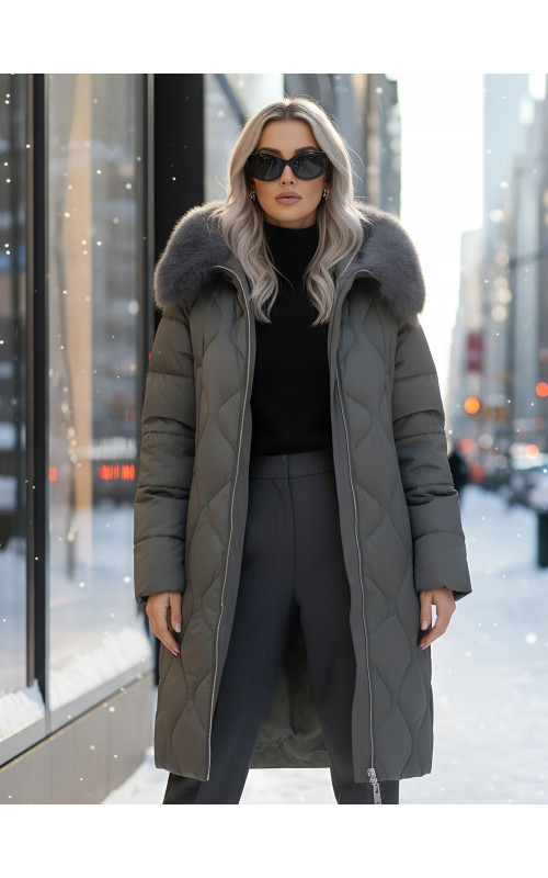 Длинный зимний пуховик с мехом песца.