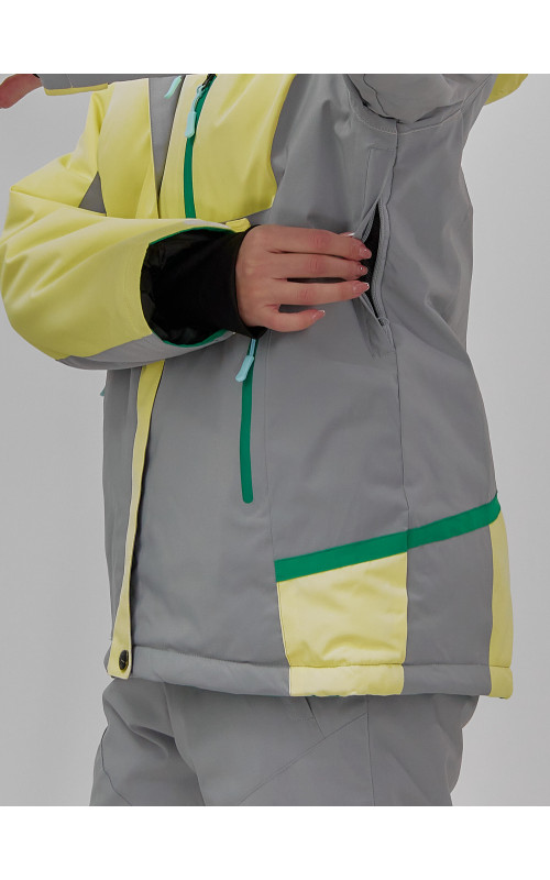 Женский горнолыжный костюм: стиль и комфорт для зимних приключений.