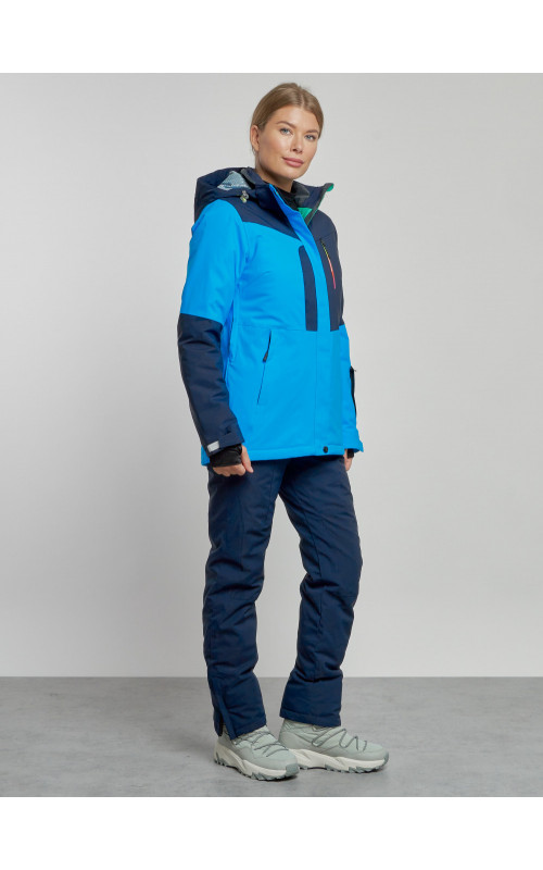 Женский горнолыжный костюм для зимних видов спорта.