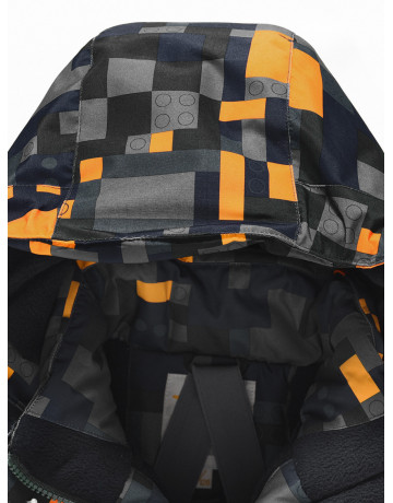 Зимний комбинезон для мальчика: активный отдых и безопасность