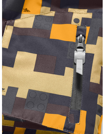 Зимний комбинезон для мальчика: активный отдых и безопасность