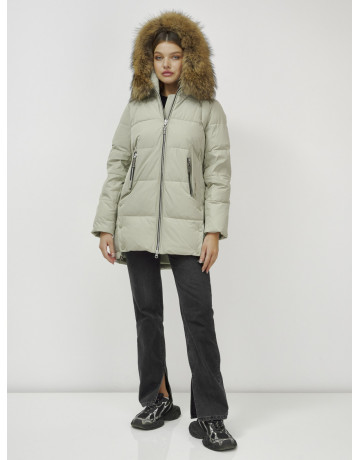 Женская зимняя куртка с меховой опушкой.