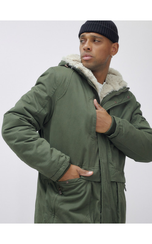 Зимняя мужская парка с капюшоном для активного отдыха.