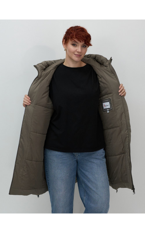 Длинный зимний пуховик для женщин с капюшоном.