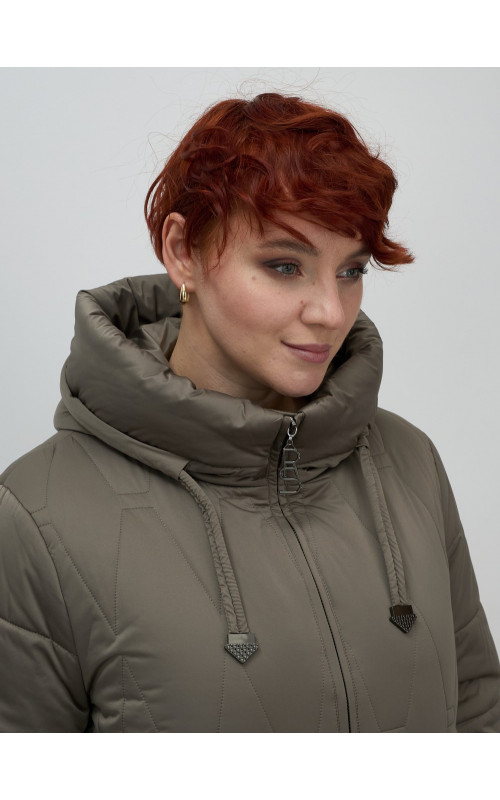 Длинный зимний пуховик для женщин с капюшоном.