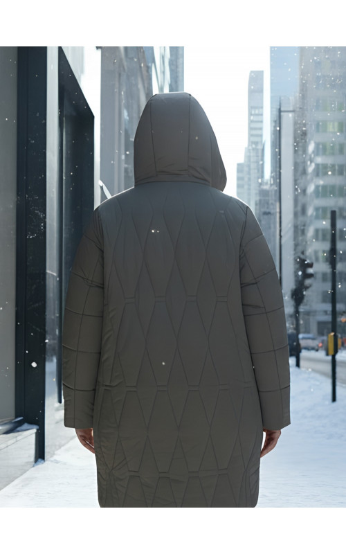 Длинный зимний пуховик для женщин с капюшоном.