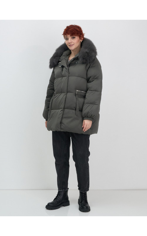 Пуховик с мехом песца, элегантный и стильный, для зимы 2025.