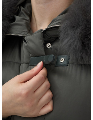 Пуховик с мехом песца, элегантный и стильный, для зимы 2025.