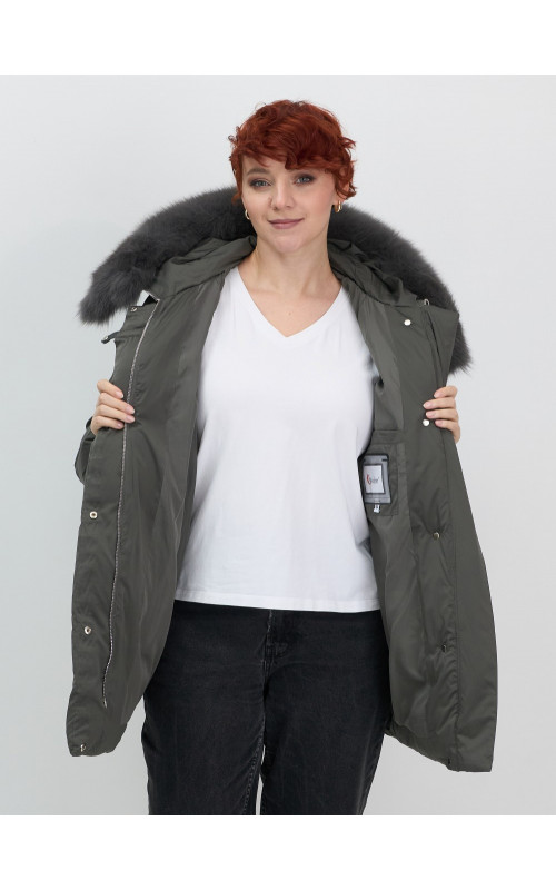 Пуховик с мехом песца, элегантный и стильный, для зимы 2025.