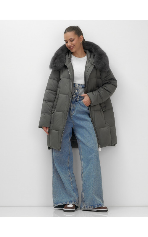 Длинный зимний пуховик премиум-класса.