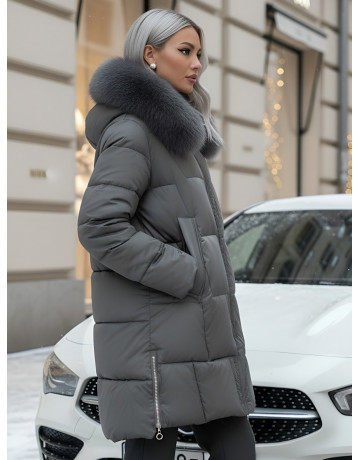 Длинный зимний пуховик премиум-класса.