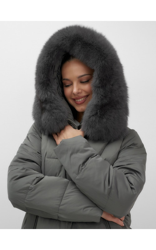 Длинный зимний пуховик премиум-класса.