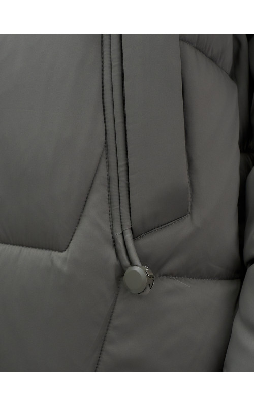 Длинный зимний пуховик премиум-класса.