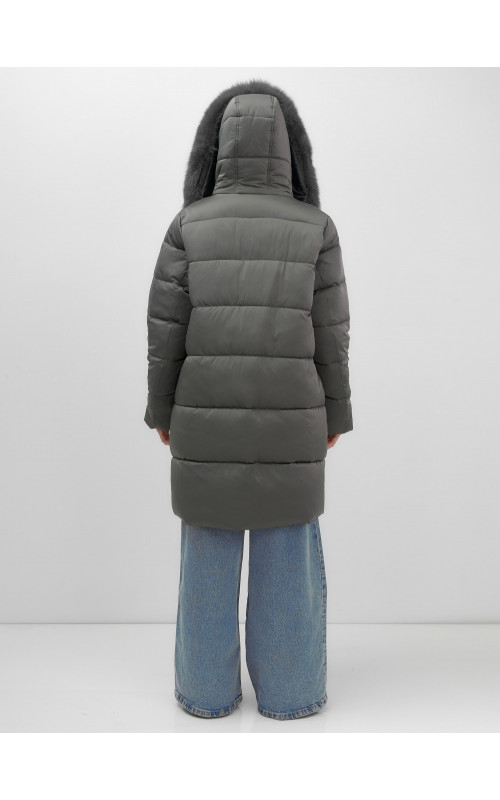 Длинный зимний пуховик премиум-класса.