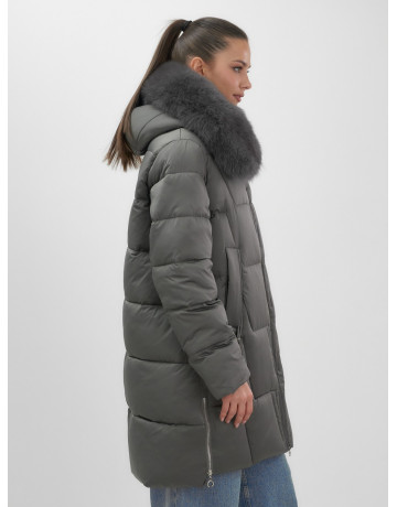 Длинный зимний пуховик премиум-класса.