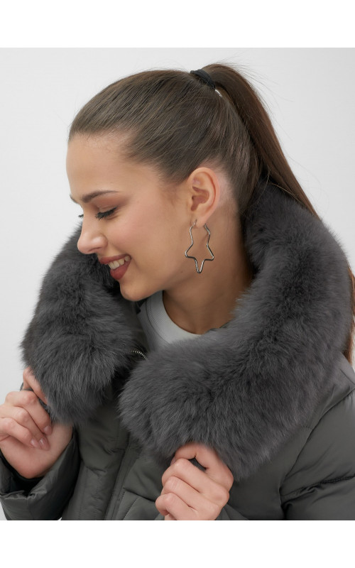 Длинный зимний пуховик премиум-класса.