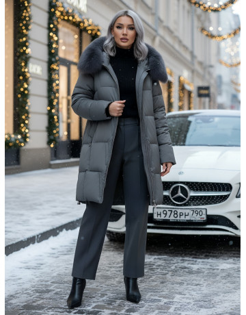 Длинный зимний пуховик премиум-класса.