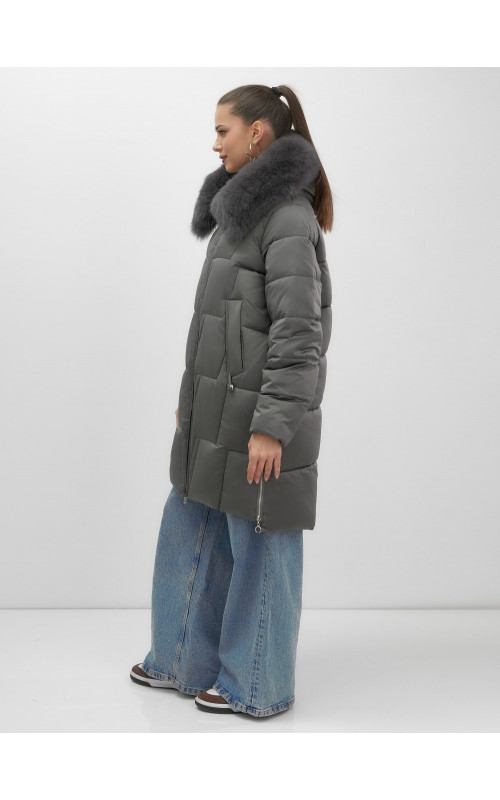 Длинный зимний пуховик премиум-класса.