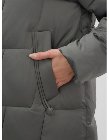 Длинный зимний пуховик премиум-класса.