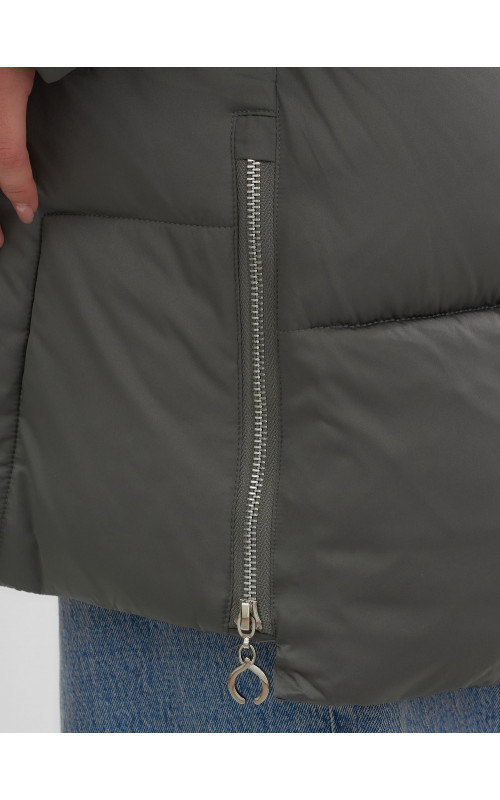 Длинный зимний пуховик премиум-класса.