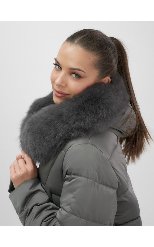 Длинный зимний пуховик премиум-класса.