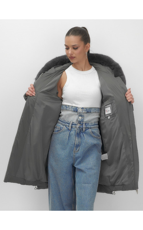 Длинный зимний пуховик премиум-класса.